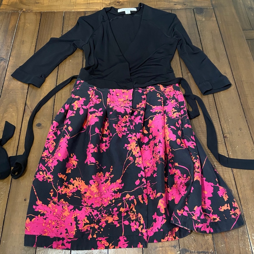 Diane von Furstenberg DVF Floral Wool Silk Wrap Dress Black Pink Size 6